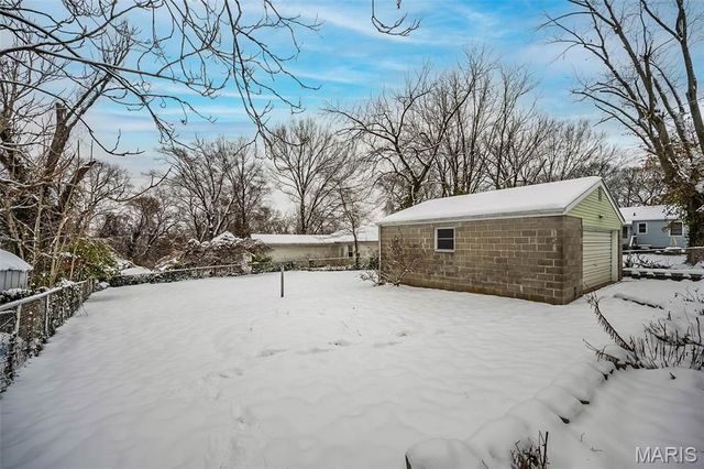 9734 Diamond Drive, Riverview, MO 63137