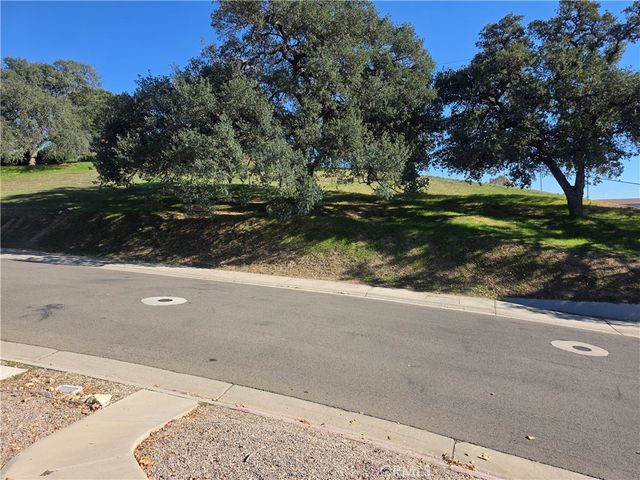 301 Oak Meadow, Paso Robles, CA 93446
