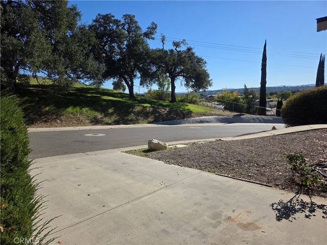 301 Oak Meadow, Paso Robles, CA 93446