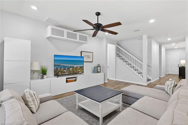 2318 Tangerine LN, Naples, FL 34120