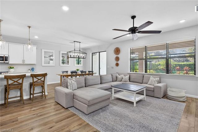 2318 Tangerine LN, Naples, FL 34120