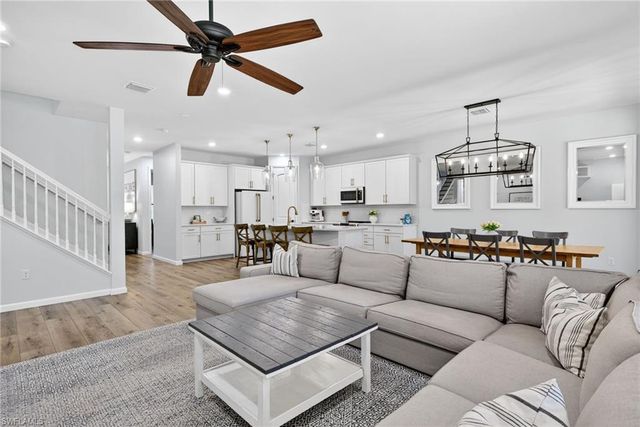 2318 Tangerine LN, Naples, FL 34120