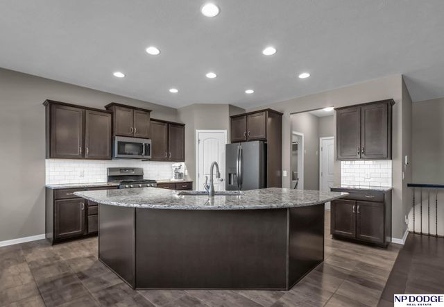 5114 Lawnwood Drive, Papillion, NE 68133