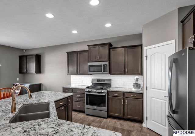 5114 Lawnwood Drive, Papillion, NE 68133