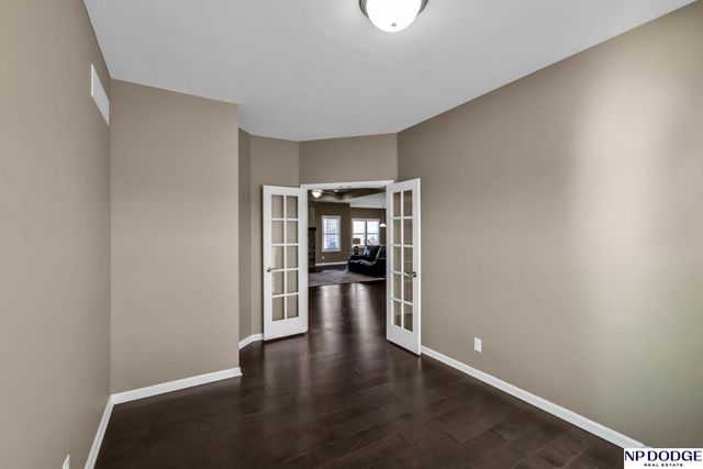 5114 Lawnwood Drive, Papillion, NE 68133