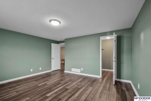 5114 Lawnwood Drive, Papillion, NE 68133