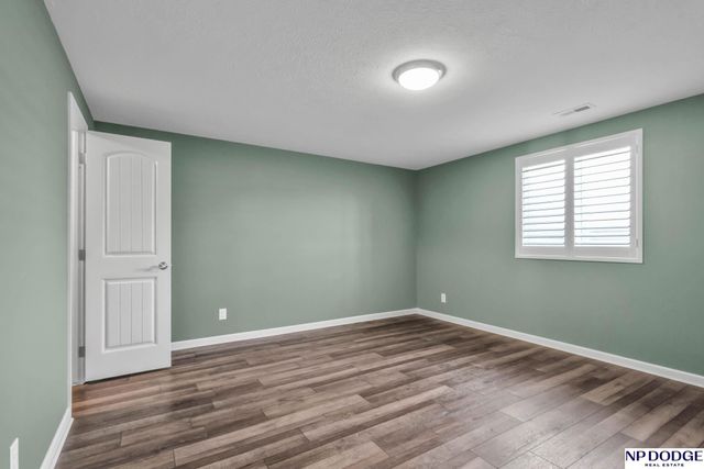 5114 Lawnwood Drive, Papillion, NE 68133