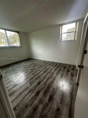 8050 NW 8th St 1102, Miami, FL 33126