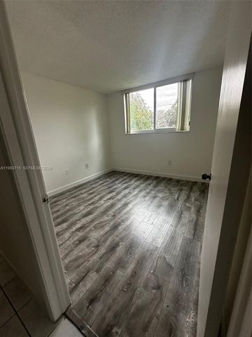 8050 NW 8th St 1102, Miami, FL 33126