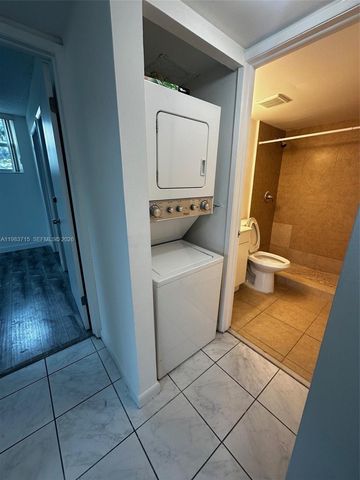 8050 NW 8th St 1102, Miami, FL 33126