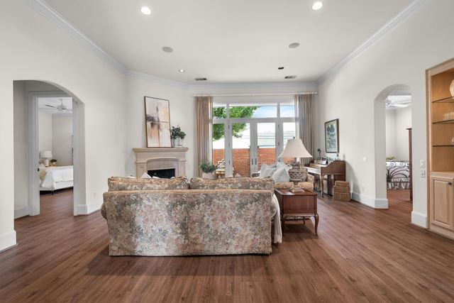 12 Park Row Court, Pantego, TX 76013