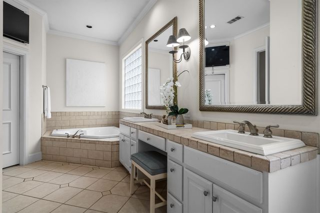 12 Park Row Court, Pantego, TX 76013