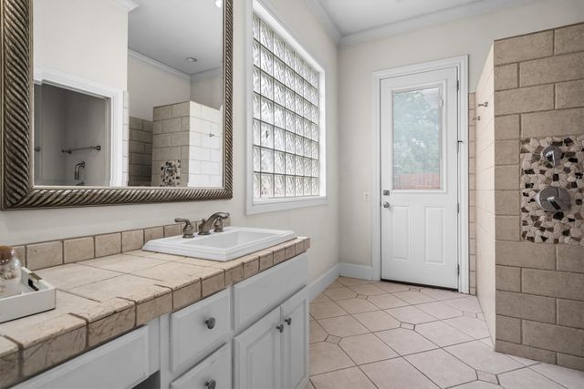 12 Park Row Court, Pantego, TX 76013