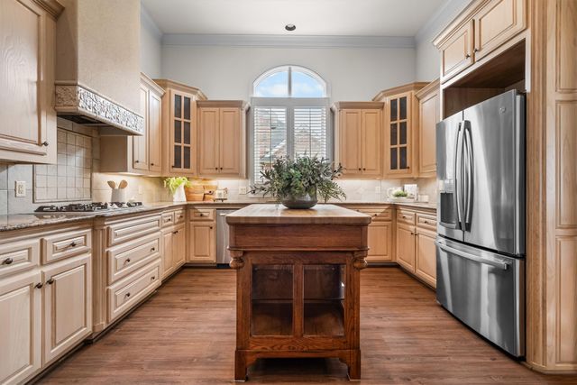 12 Park Row Court, Pantego, TX 76013