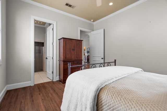 12 Park Row Court, Pantego, TX 76013