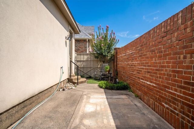 12 Park Row Court, Pantego, TX 76013