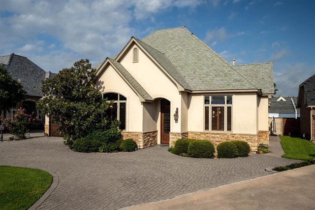 12 Park Row Court, Pantego, TX 76013