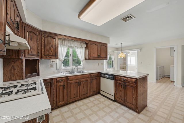 150 Dugan Lane, Toms River, NJ 08753
