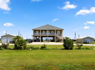 213 Porpoise Dr Drive, Palacios, TX 77465