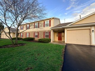 400 Woodview Circle A, Elgin, IL 60120