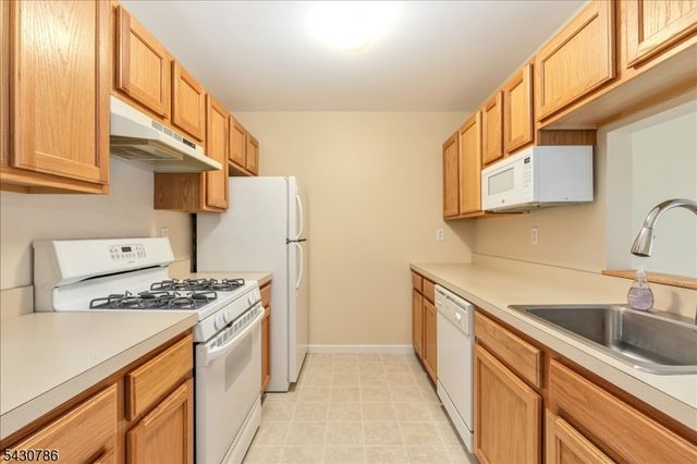 210 Stratford Pl, Bridgewater Twp., NJ 08805