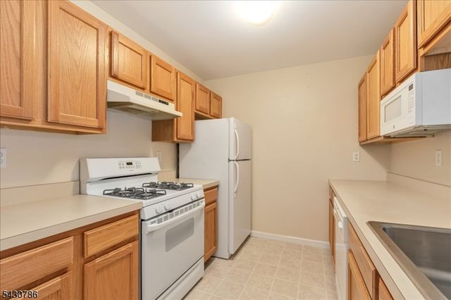 210 Stratford Pl, Bridgewater Twp., NJ 08805