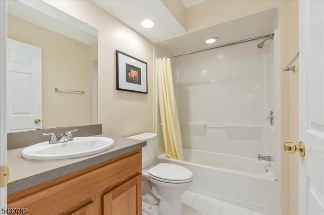 210 Stratford Pl, Bridgewater Twp., NJ 08805