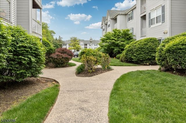 210 Stratford Pl, Bridgewater Twp., NJ 08805