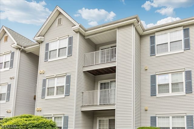 210 Stratford Pl, Bridgewater Twp., NJ 08805