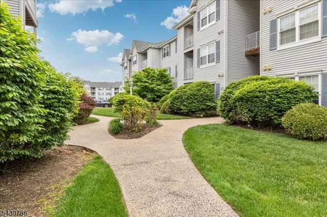 210 Stratford Pl, Bridgewater Twp., NJ 08805