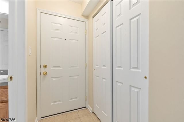 210 Stratford Pl, Bridgewater Twp., NJ 08805