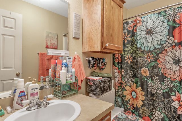 220 E Glenwood Street, Mabank, TX 75147