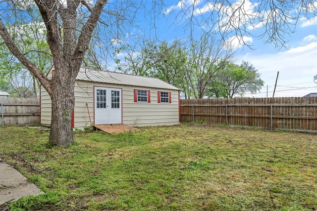 220 E Glenwood Street, Mabank, TX 75147