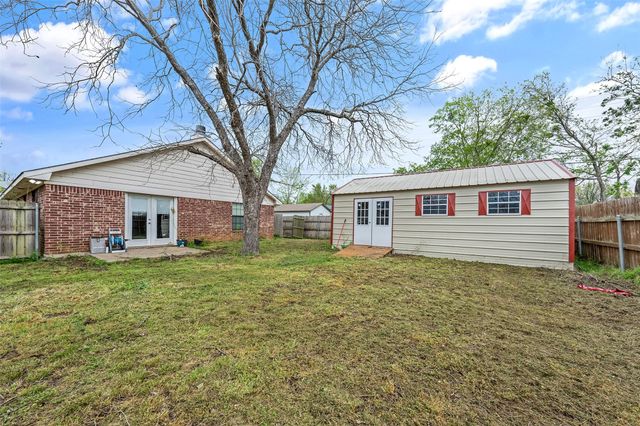 220 E Glenwood Street, Mabank, TX 75147