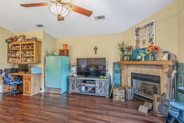 220 E Glenwood Street, Mabank, TX 75147