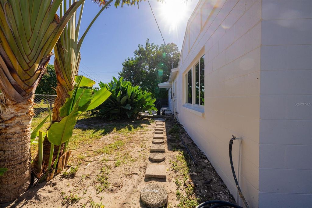 Image 41 of property listing at 204 ALABAMA COURT, Lehigh Acres, FL 33936