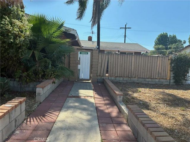 8233 Fallbrook, West Hills, CA 91304
