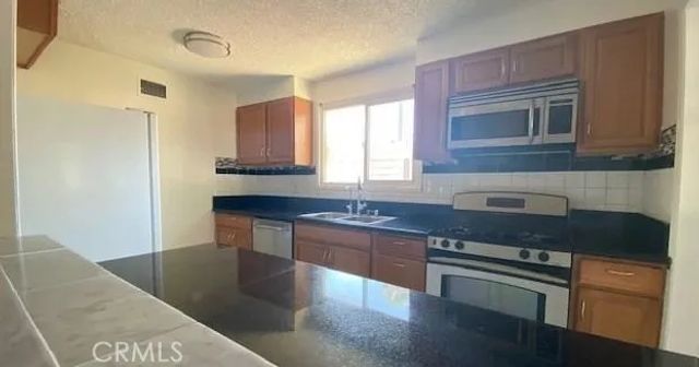 8233 Fallbrook, West Hills, CA 91304