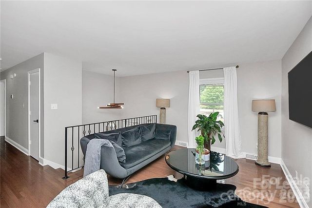 3052 Brookridge Lane, Charlotte, NC 28211