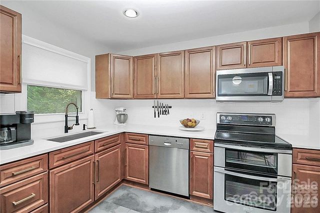 3052 Brookridge Lane, Charlotte, NC 28211