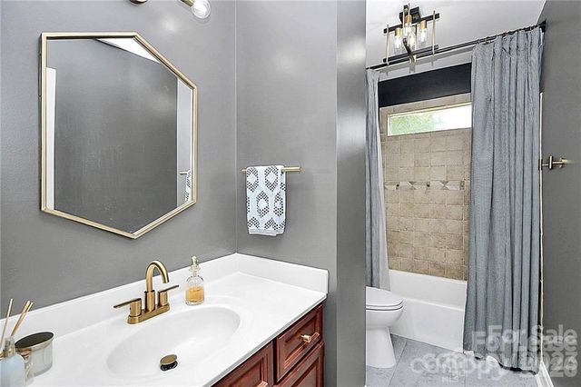 3052 Brookridge Lane, Charlotte, NC 28211