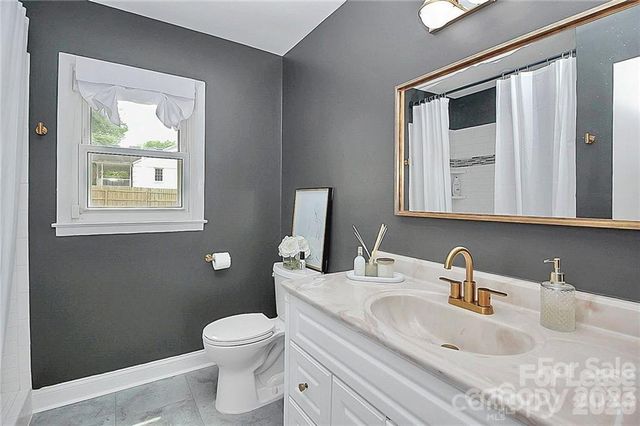 3052 Brookridge Lane, Charlotte, NC 28211