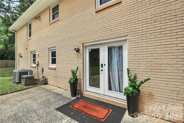 3052 Brookridge Lane, Charlotte, NC 28211