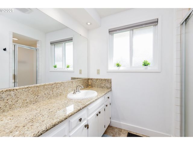 16455 DEVONSHIRE Dr, Gladstone, OR 97027