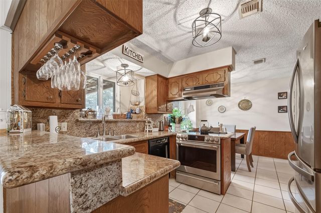 2809 El Camino Street, Bay City, TX 77414