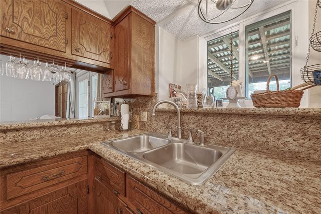 2809 El Camino Street, Bay City, TX 77414