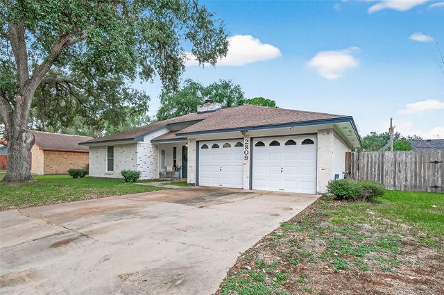 2809 El Camino Street, Bay City, TX 77414