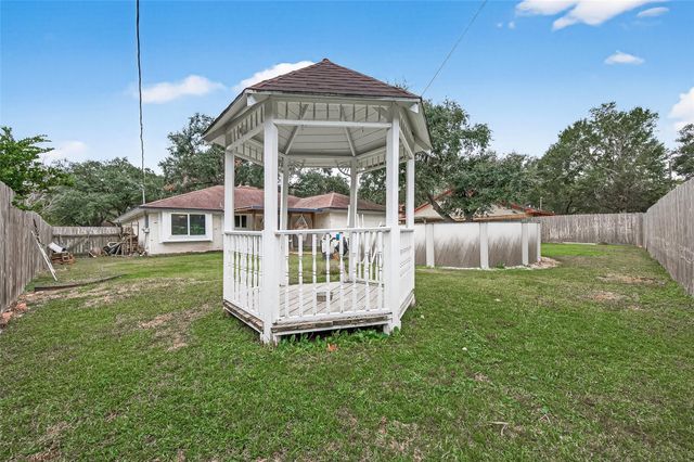 2809 El Camino Street, Bay City, TX 77414