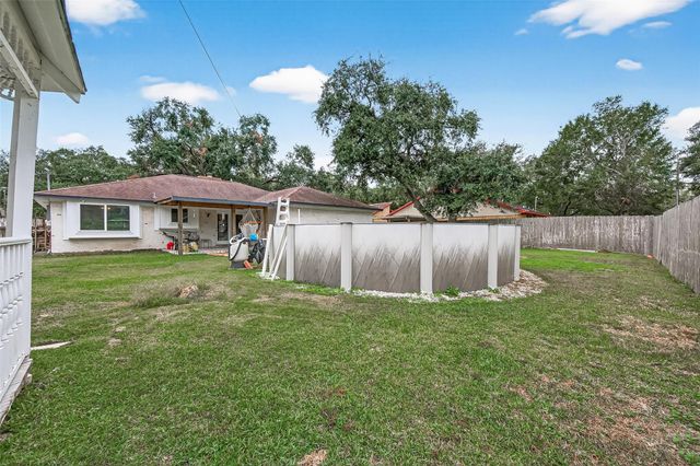 2809 El Camino Street, Bay City, TX 77414