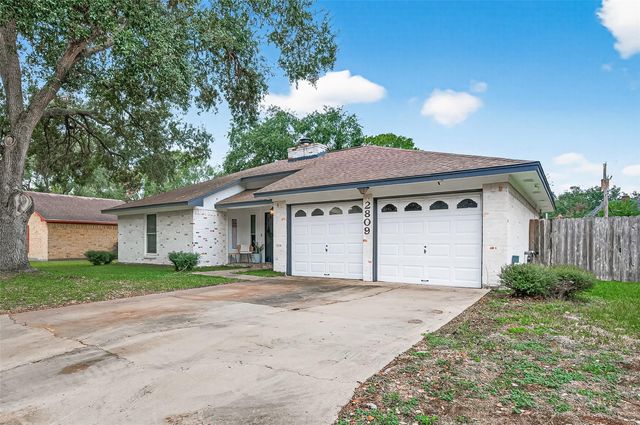 2809 El Camino Street, Bay City, TX 77414